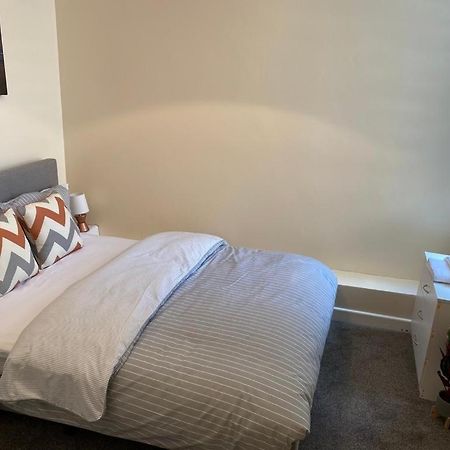 גילינגהאם Excellent And Amazing Apartment With Private Parking מראה חיצוני תמונה