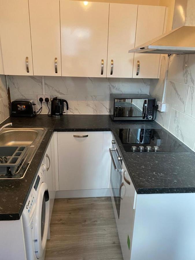 גילינגהאם Excellent And Amazing Apartment With Private Parking מראה חיצוני תמונה