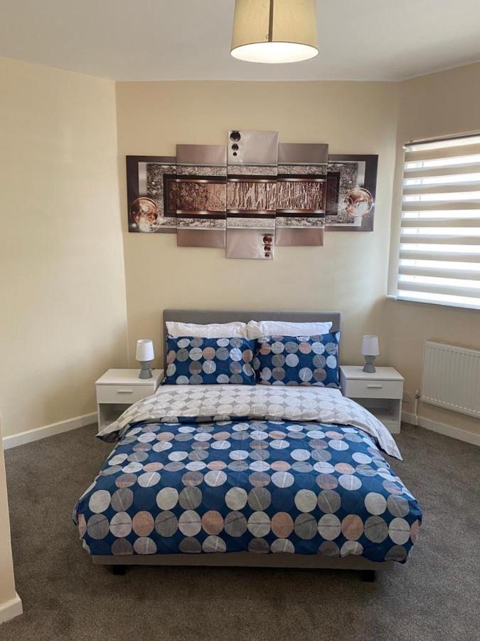 גילינגהאם Excellent And Amazing Apartment With Private Parking מראה חיצוני תמונה