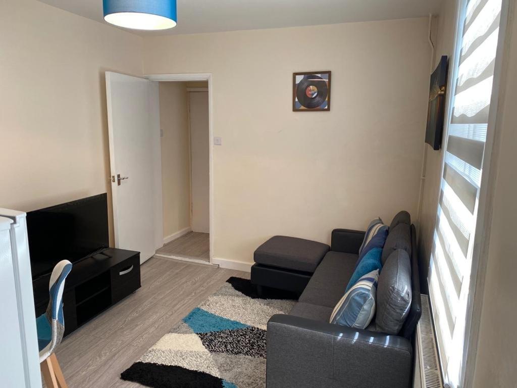 גילינגהאם Excellent And Amazing Apartment With Private Parking מראה חיצוני תמונה