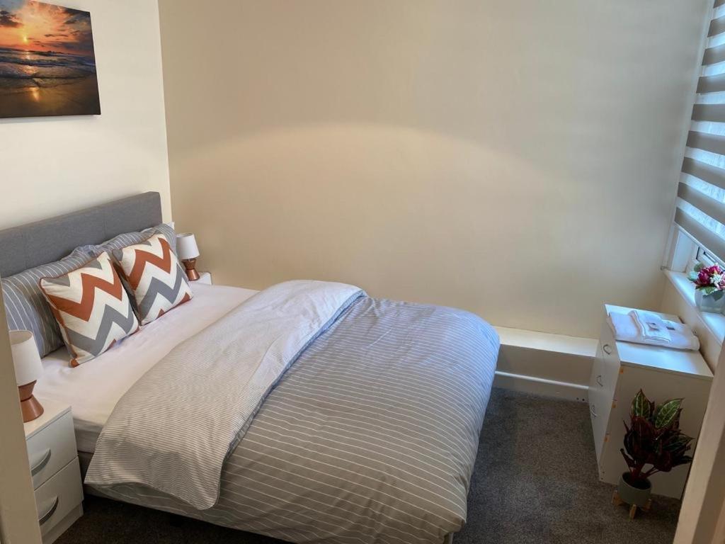 גילינגהאם Excellent And Amazing Apartment With Private Parking מראה חיצוני תמונה