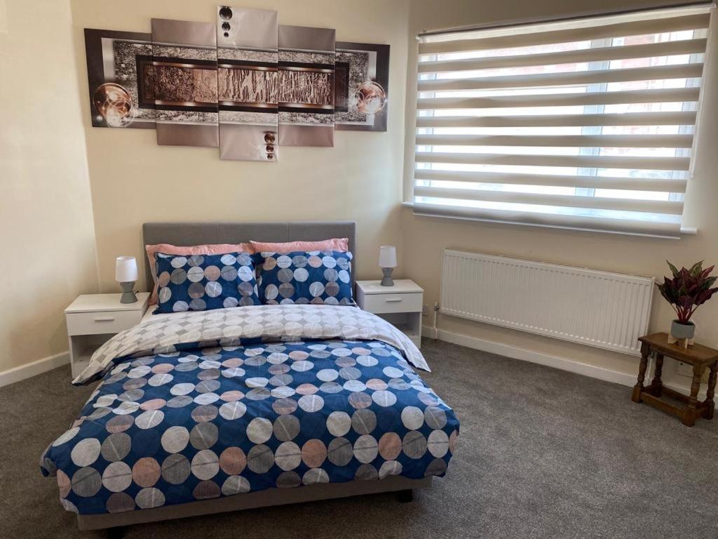 גילינגהאם Excellent And Amazing Apartment With Private Parking מראה חיצוני תמונה